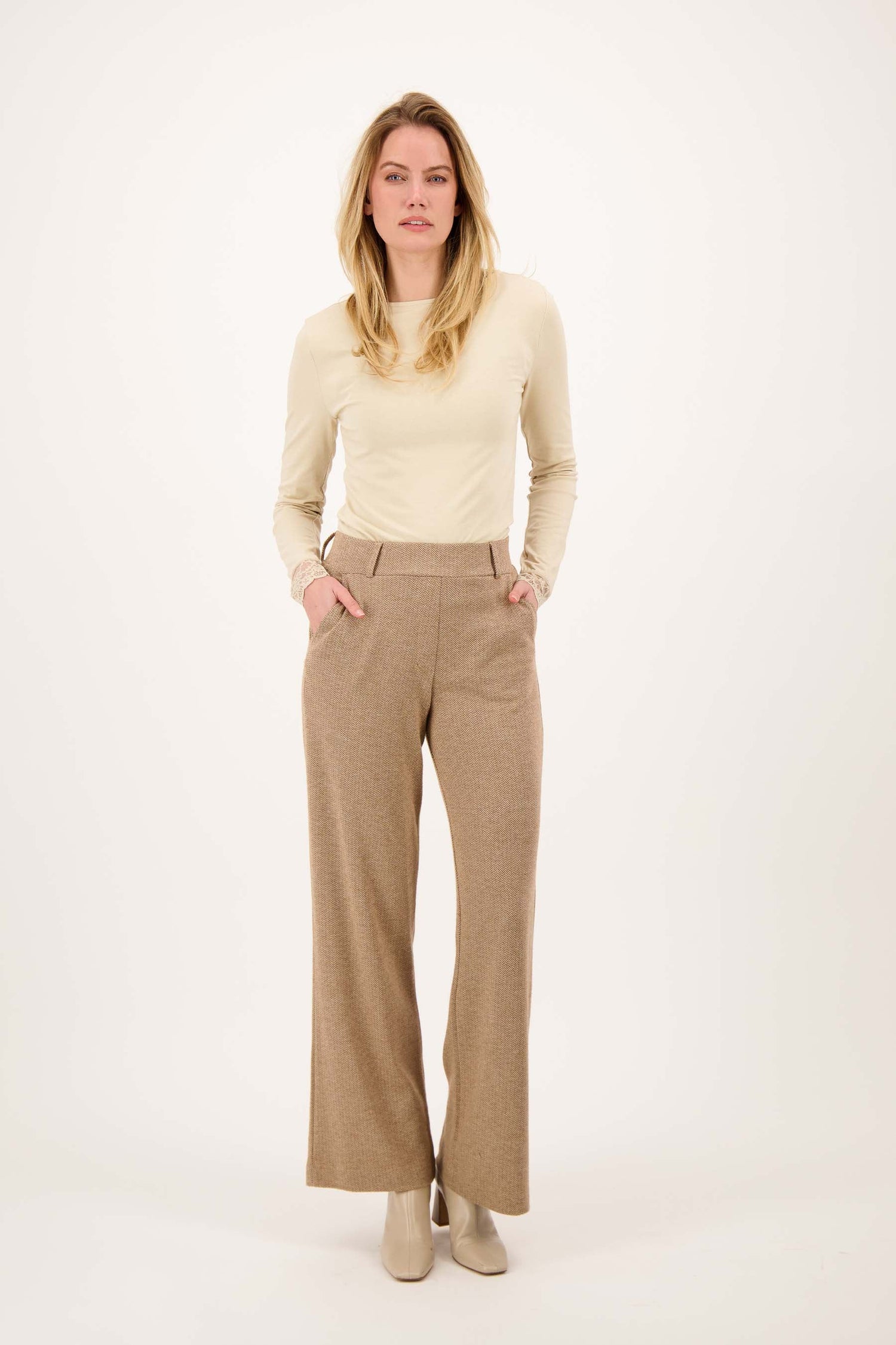 Zusss | Visgraat broek met stretch beige