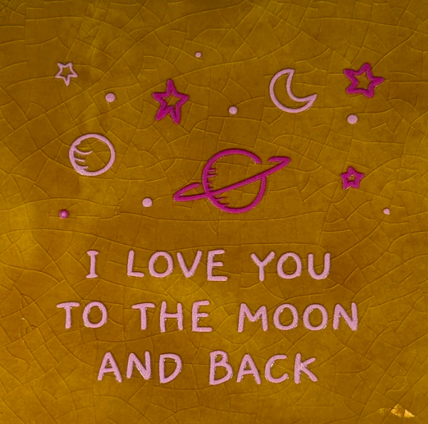 Yett | Tegeltje I love you to the moon.. oker